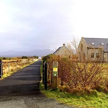 M033 Achill Gatehouse By The Greenway