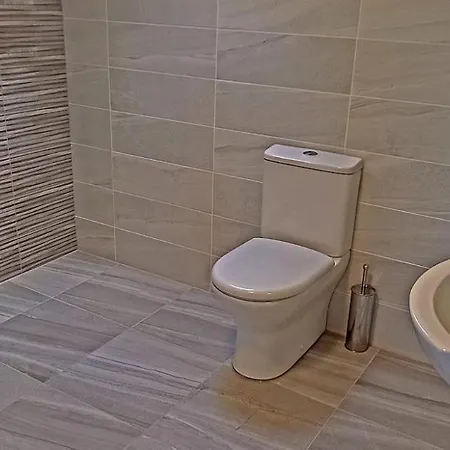 M033 Achill Gatehouse By The Greenway *