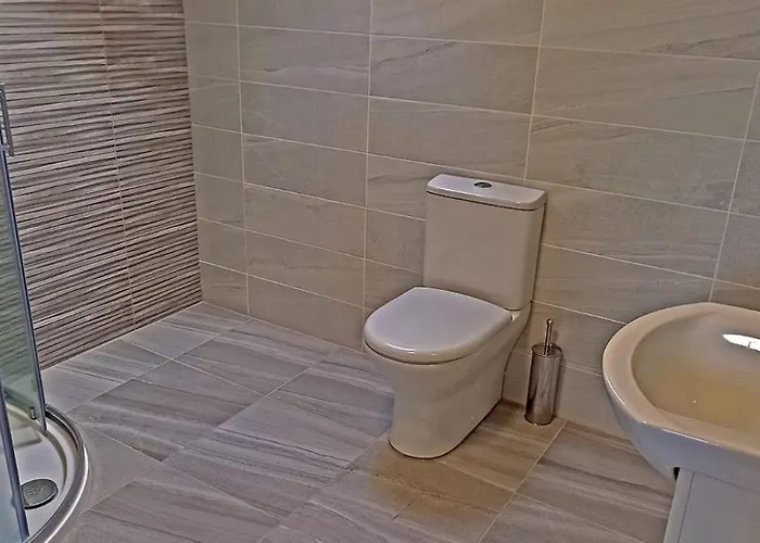 M033 Achill Gatehouse By The Greenway *