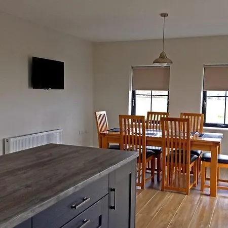 M033 Achill Gatehouse By The Greenway Holiday home