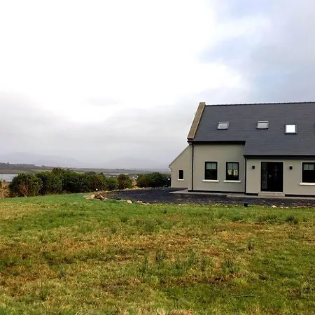 M033 Achill Gatehouse By The Greenway *