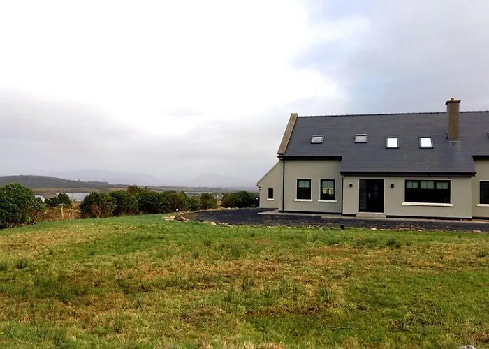M033 Achill Gatehouse By The Greenway *